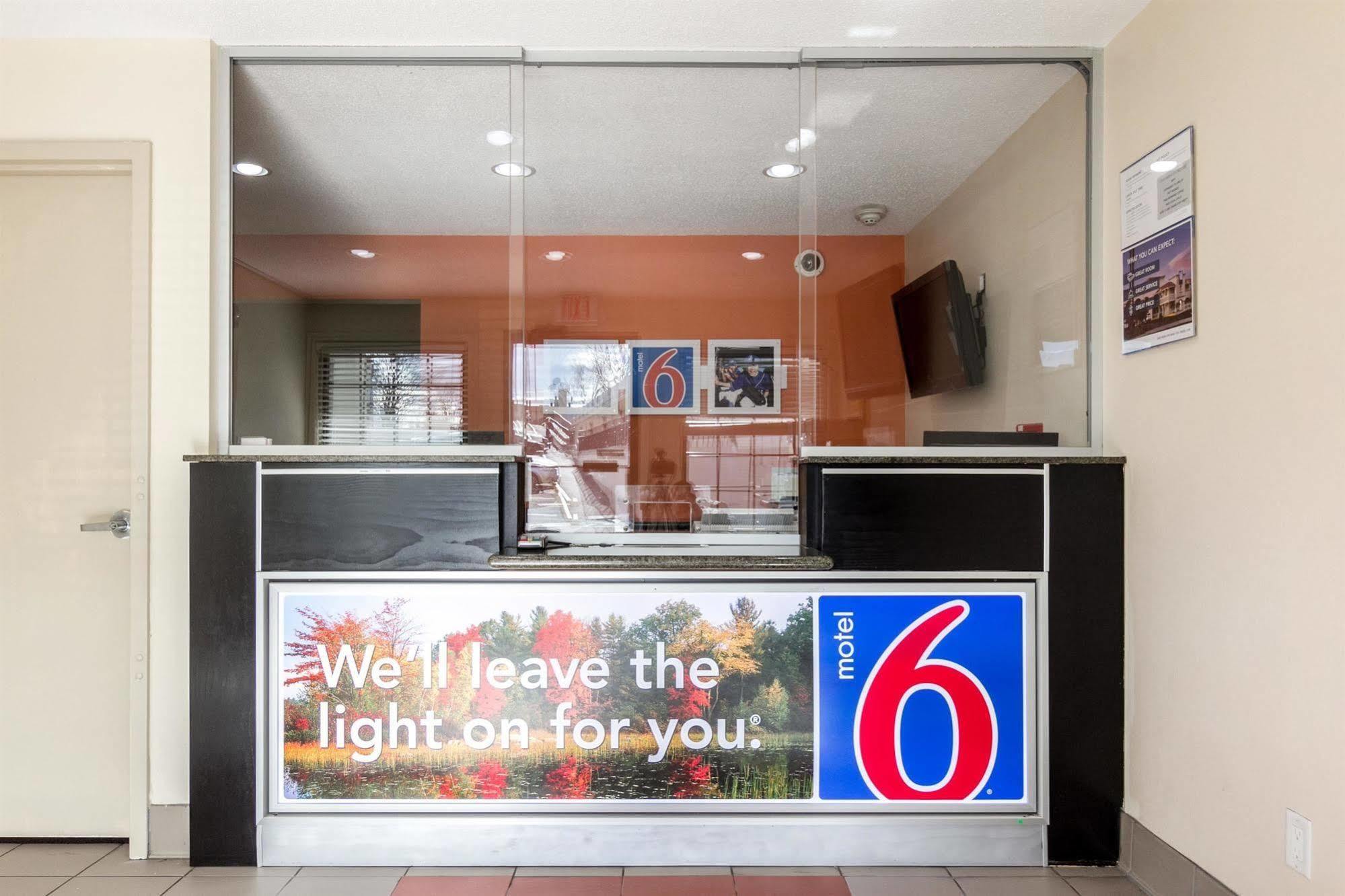 Motel 6 ניו ברונסוויק מראה חיצוני תמונה